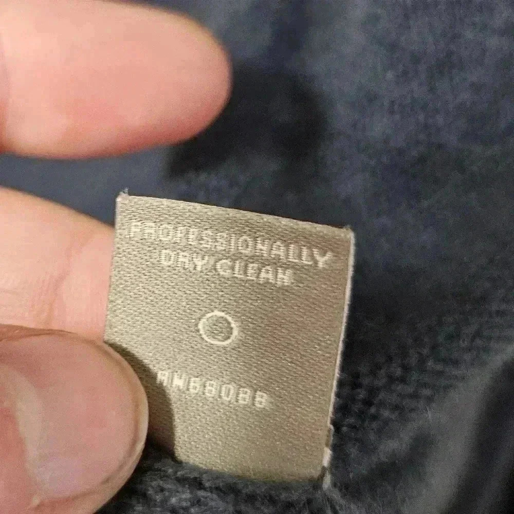 Neiman Marcus 100% cashmere sleeveless cardigan! - Picture 4 of 6